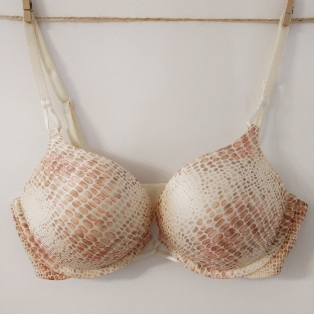 Victoria's Secret Miraculous Plunge push-up bra
